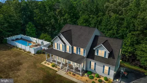 7902 S Woods Dr S, Fredericksburg, VA 22408