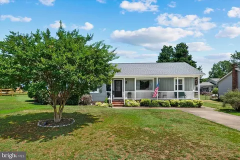 4512 Susanne Dr, Fredericksburg, VA 22408