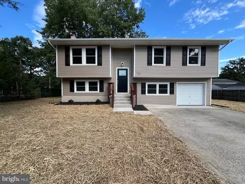 705 Sherwood Ln, Fredericksburg, VA 22407