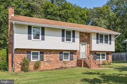 6033 Oak Grove Dr, Fredericksburg, VA 22407