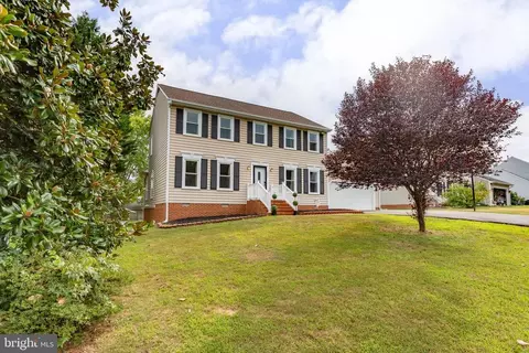 6816 Red Rose Village Dr, Fredericksburg, VA 22407