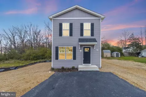 221 Bend Farm Rd, Fredericksburg, VA 22408