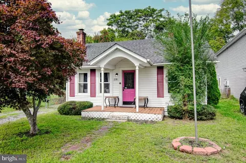 230 Bend Farm Rd, Fredericksburg, VA 22408
