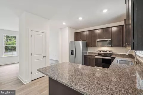 10813 Lake Shore Ln, Fredericksburg, VA 22407