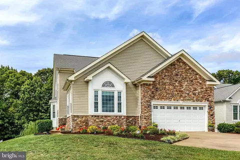 5726 W Kesslers Xing W, Fredericksburg, VA 22407