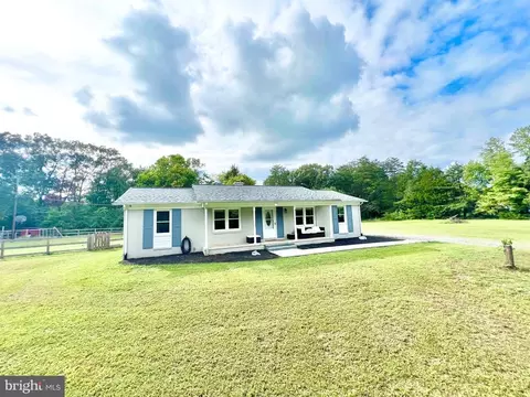 8128 Flippo Dr, Fredericksburg, VA 22408