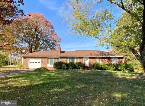 6617 Old Plank Rd, Fredericksburg, VA 22407