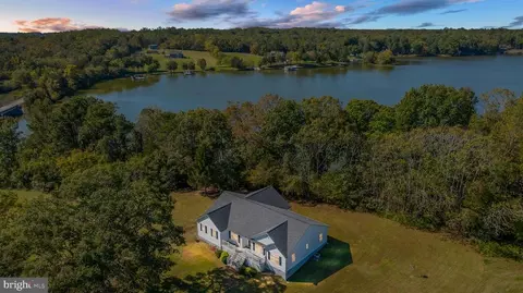 16025 Days Bridge Rd, Mineral, VA 23117