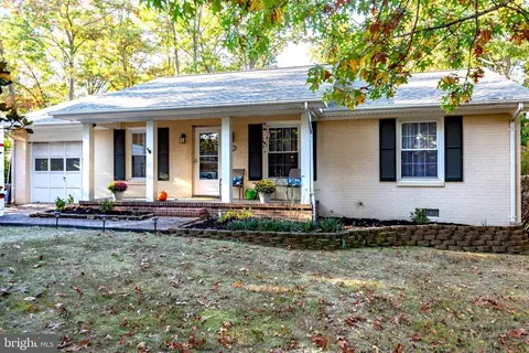 311 Azalia Dr, Fredericksburg, VA 22408