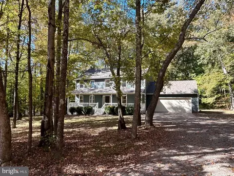 6 Twin Springs Dr, Fredericksburg, VA 22407