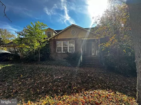 100 Courtland Ln, Fredericksburg, VA 22407