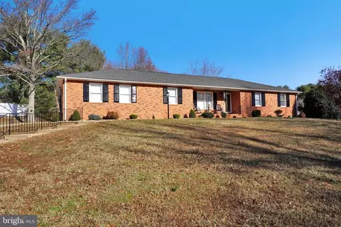 101 Inglewood Dr, Fredericksburg, VA 22407