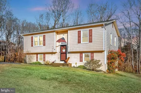10208 Hillside Ln, Fredericksburg, VA 22408