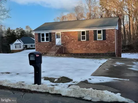 1618 Clover Dr, Fredericksburg, VA 22407