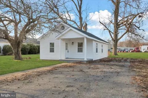 126 Bend Farm Rd, Fredericksburg, VA 22408