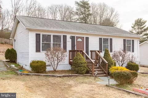 10317 Hillside Ln, Fredericksburg, VA 22408