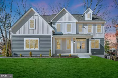 708 Churchill Dr, Fredericksburg, VA 22407
