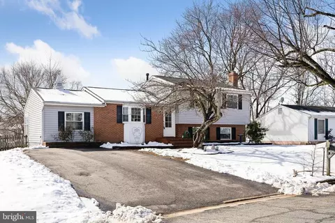 5083 Macnamara Dr, Fredericksburg, VA 22407