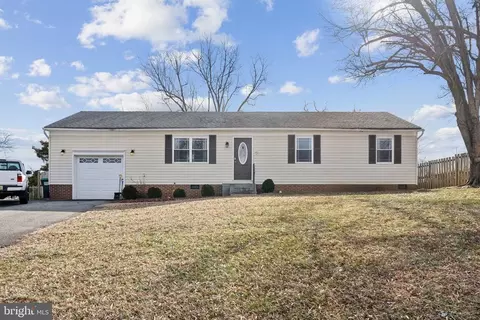 1417 Brimstone Dr, Fredericksburg, VA 22407