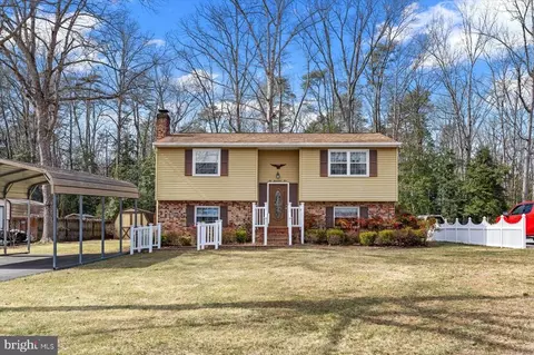 6005 Oak Grove Dr, Fredericksburg, VA 22407