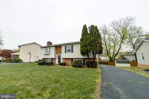 802 Shamrock Dr, Fredericksburg, VA 22407