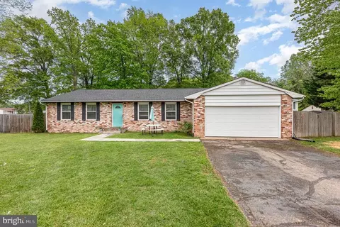 1 Sumner Ct, Fredericksburg, VA 22407