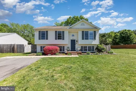 10701 Hamiltons Crossing Dr, Fredericksburg, VA 22408