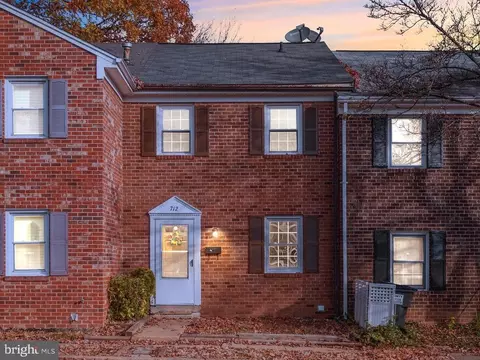 712 Olde Greenwich Cir, Fredericksburg, VA 22408