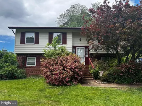 828 Salem Dr, Fredericksburg, VA 22407
