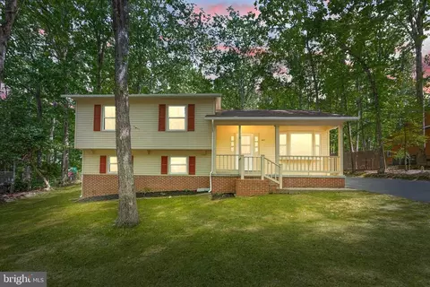 447 Laurel Ave, Fredericksburg, VA 22408