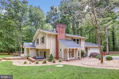 8328 River Rd, Fredericksburg, VA 22407