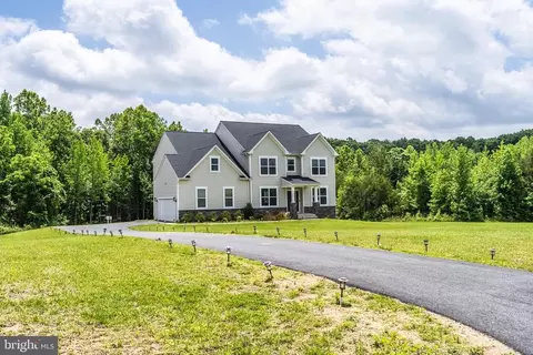 7802 Shawmont Rd, Fredericksburg, VA 22407