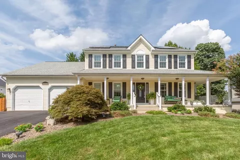 6105 W Melody Ct W, Fredericksburg, VA 22407