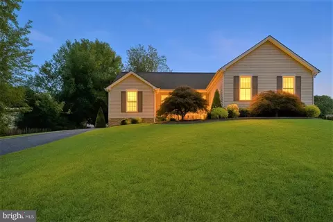 6819 Violet Dr, Fredericksburg, VA 22407