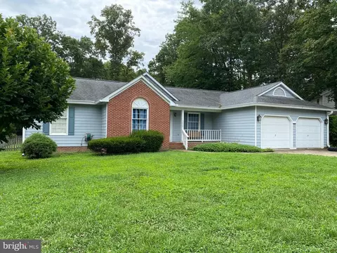5224 Mcmanus Dr, Fredericksburg, VA 22407