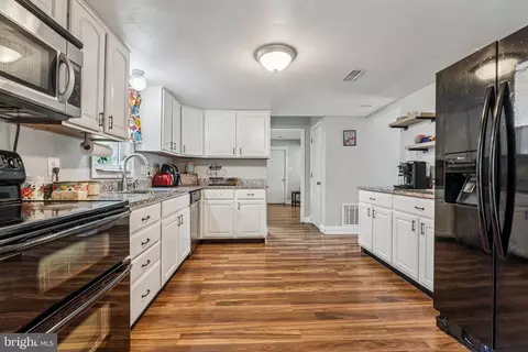 8 Olympic Dr, Fredericksburg, VA 22408 photo 9