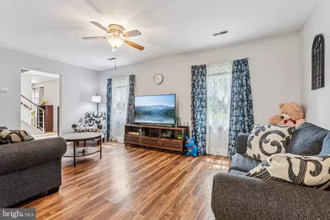 8 Olympic Dr, Fredericksburg, VA 22408 photo 5