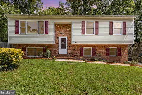 220 Durham Dr, Fredericksburg, VA 22407