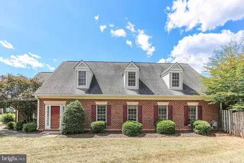 11212 Silversmith Ln, Fredericksburg, VA 22407