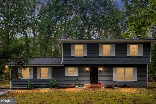 2 River Bluffs Dr, Fredericksburg, VA 22407