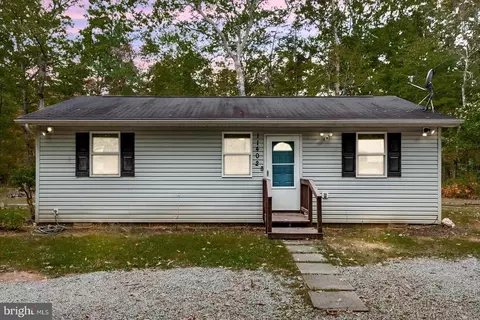 11402 Railroad Ln, Locust Grove, VA 22508