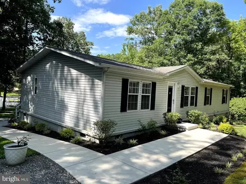 3322 River Bend Ct, Bumpass, VA 23024