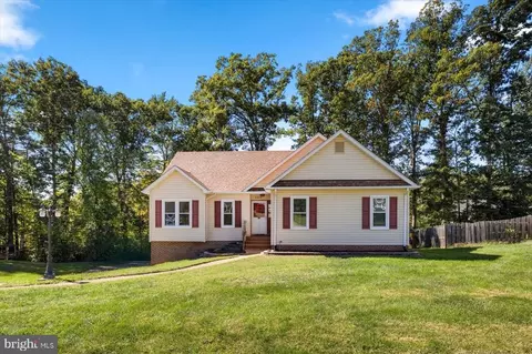 7404 Drew Ln, Fredericksburg, VA 22407