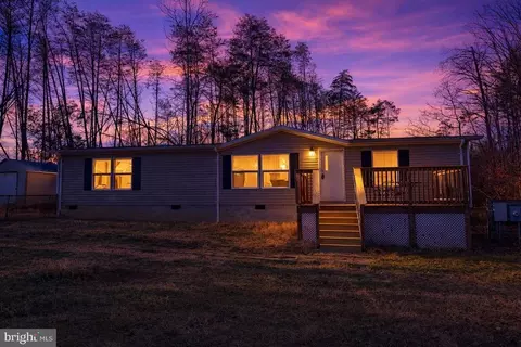 10000 Hummingbird Ln, Partlow, VA 22534