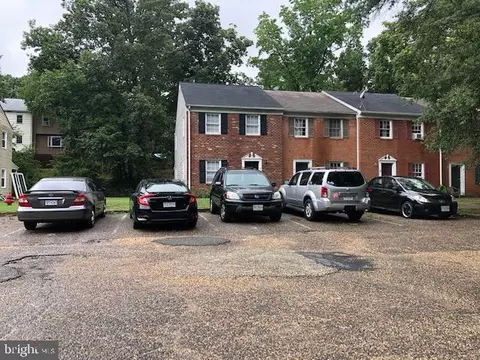 2 Manchester Ct, Fredericksburg, VA 22408