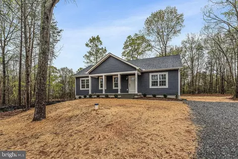 8000 Flippo Dr, Fredericksburg, VA 22408