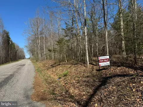 4325 Gentry Ln, Bumpass, VA 23024