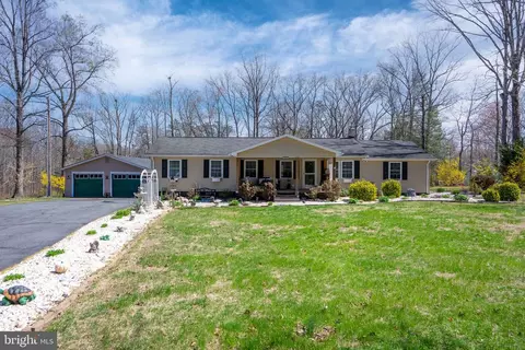 8029 Flippo Dr, Fredericksburg, VA 22408
