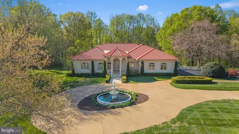 11227 N Club Dr N, Fredericksburg, VA 22408