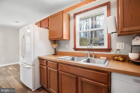 Kitchen - 10354 Swift Rd, Partlow, VA 22534 photo 4 of 5